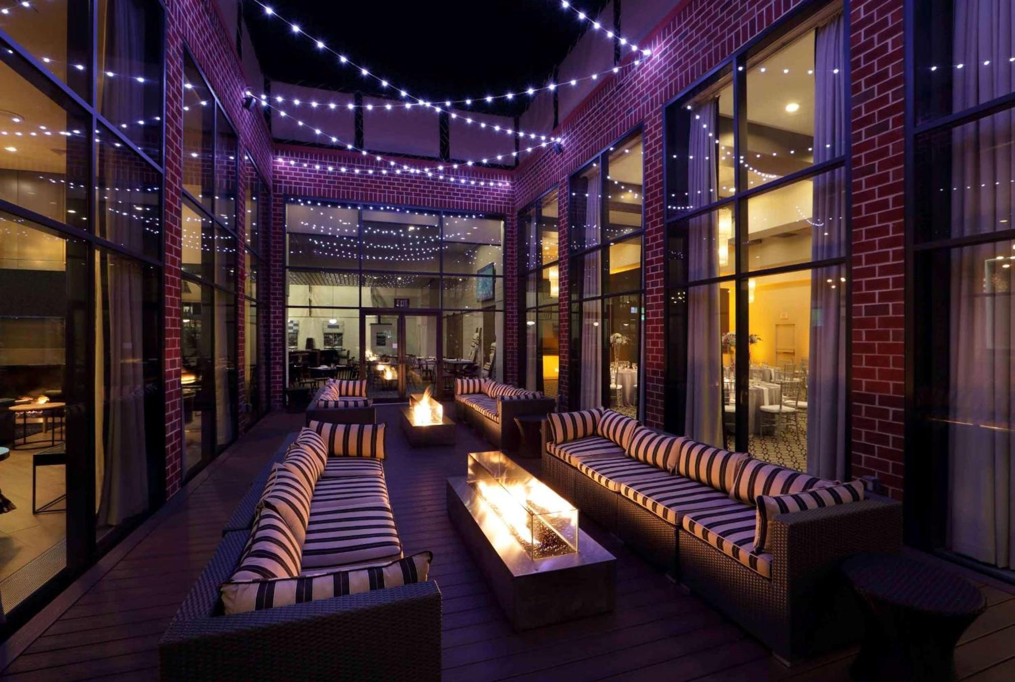 Hilton Mystic Hotel Exterior photo