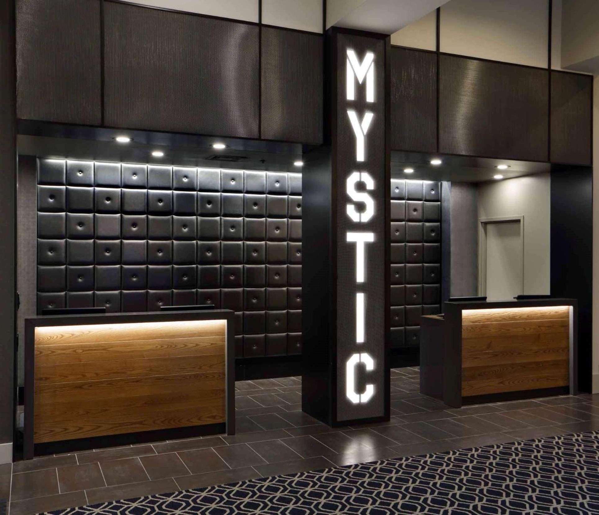 Hilton Mystic Hotel Exterior photo